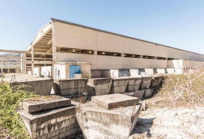 Industrial in Villafranca del Bierzo, León for sale - Building Photo - Image 2 of 5