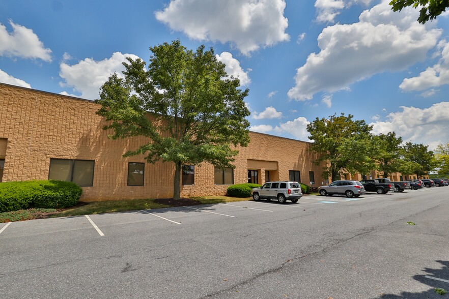 754 Roble Rd, Allentown, PA for lease - Building Photo - Image 1 of 5