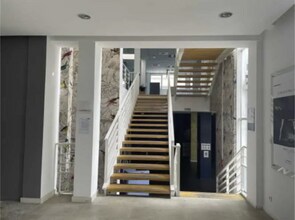 24-25 Quai Du President Carnot, Saint-Cloud for lease Interior Photo- Image 2 of 4