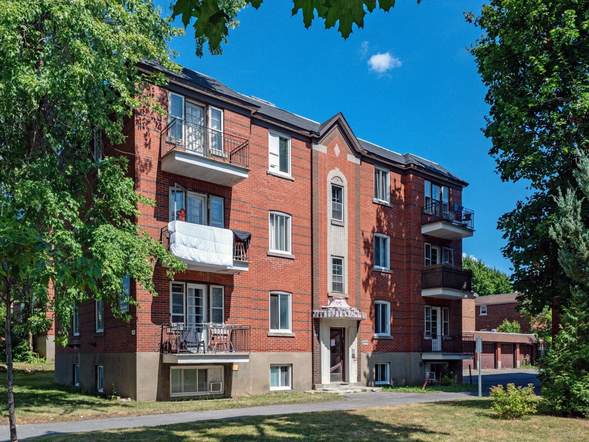 2750 Av Van Horne, Montréal, QC for sale Primary Photo- Image 1 of 10
