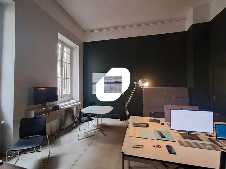 Office in Bordeaux for lease - Building Photo - Image 2 of 5