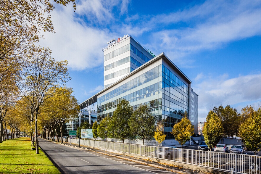 Office in Asnières-sur-Seine for lease - Primary Photo - Image 1 of 6