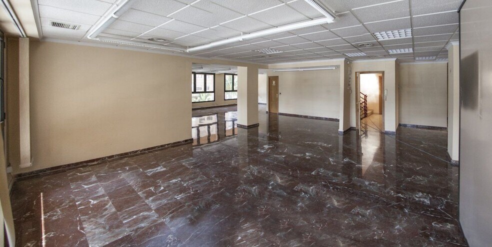 Office in València, Valencia for lease - Building Photo - Image 2 of 30