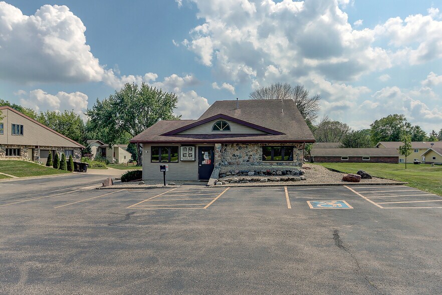 523 W North St, Deforest, WI 53532