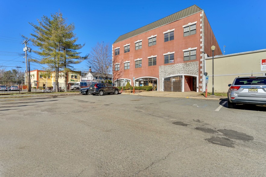 36 W Main St, Freehold, NJ for lease - Building Photo - Image 3 of 10