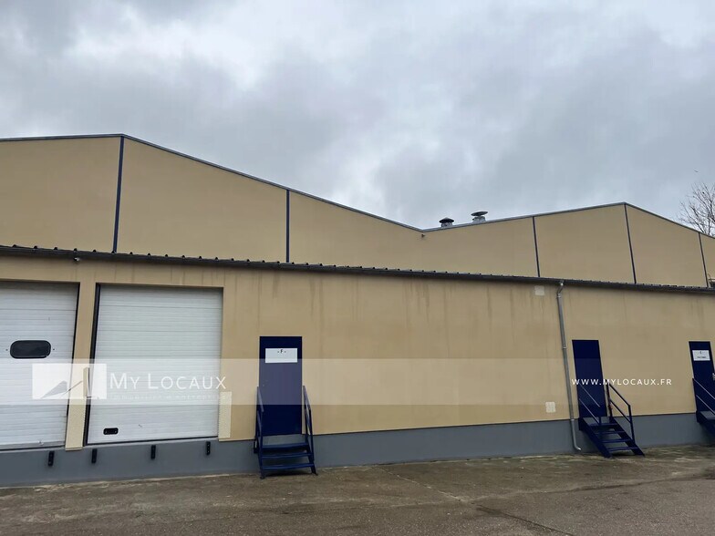 Industrial in Eaubonne for lease - Building Photo - Image 2 of 7