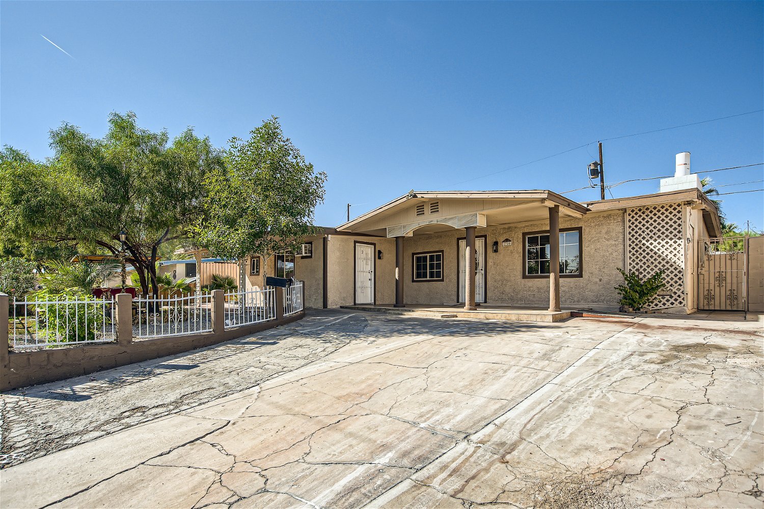 1720 Weeping Willow Ln, Las Vegas, NV for sale Primary Photo- Image 1 of 37