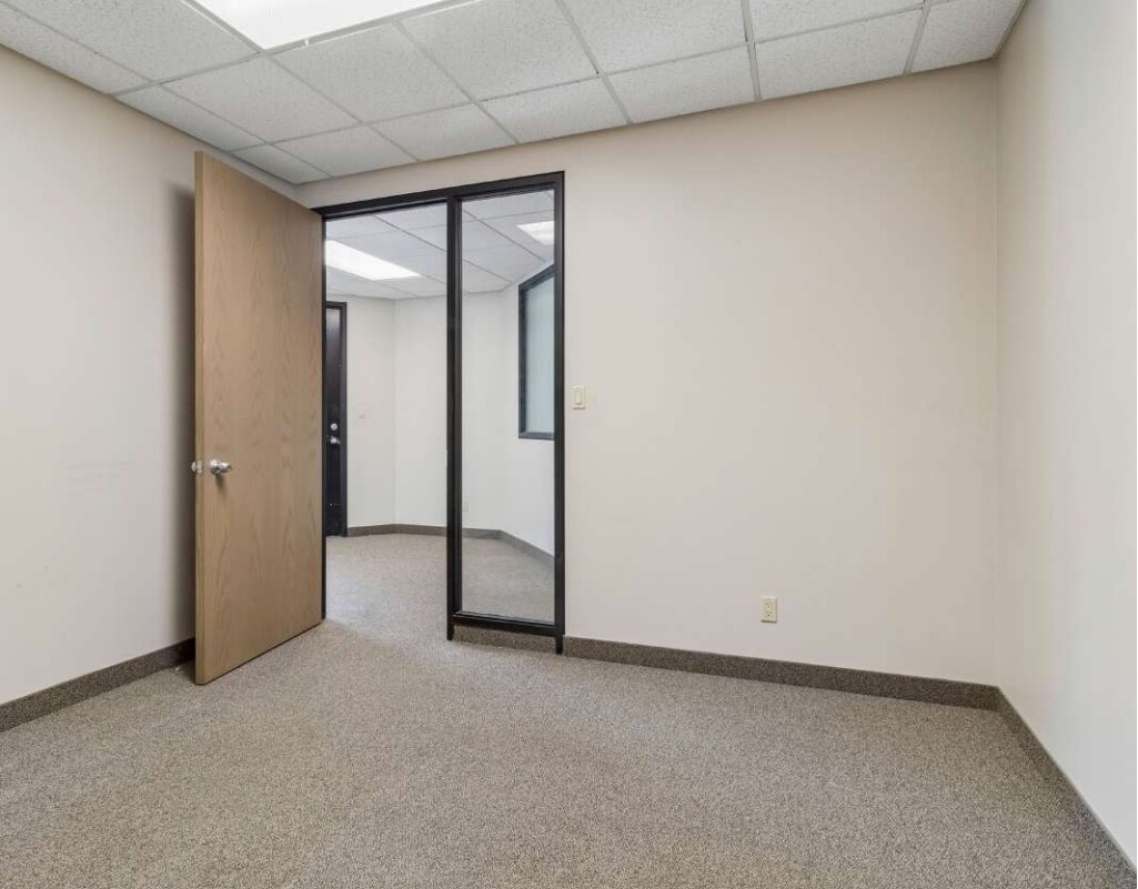 242 Applewood Cres, Vaughan, ON L4K 4E5 - Unit Ten -  - Interior Photo - Image 1 of 6