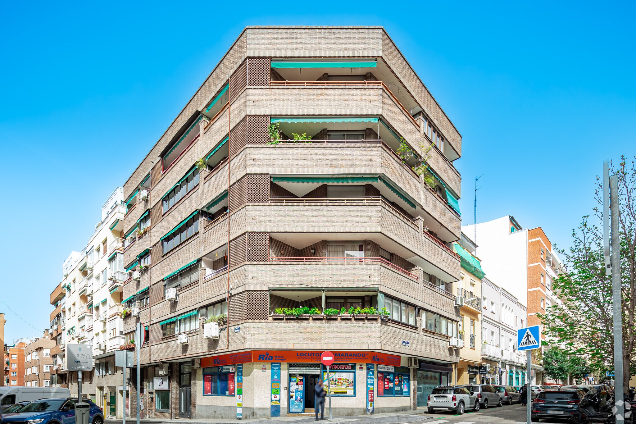 Calle Ardemans, 44, Madrid, Madrid for sale Primary Photo- Image 1 of 1