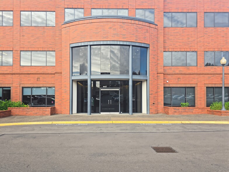 10121 SE Sunnyside Rd, Clackamas, OR for lease - Building Photo - Image 2 of 15