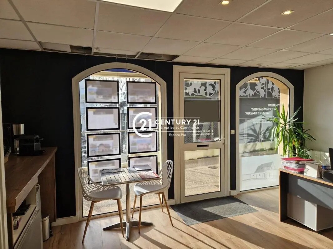 Retail in Caen for lease Interior Photo- Image 1 of 2