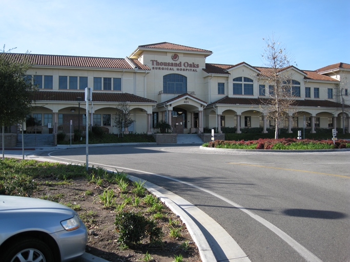 401-415 Rolling Oaks Dr, Thousand Oaks, CA for lease - Building Photo - Image 2 of 6