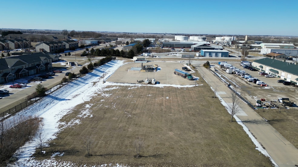 624 Ashford Ct, Champaign, IL for sale - Building Photo - Image 3 of 4