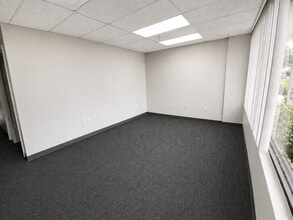 367 Interstate Blvd, Sarasota, FL for lease Interior Photo- Image 2 of 7