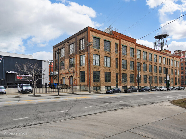 600 W Cermak Rd, Chicago, IL for lease - Building Photo - Image 2 of 15