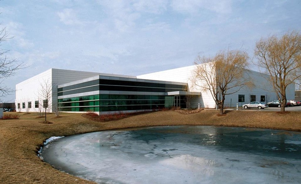 605 Heathrow Dr, Lincolnshire, IL for lease - Building Photo - Image 1 of 7