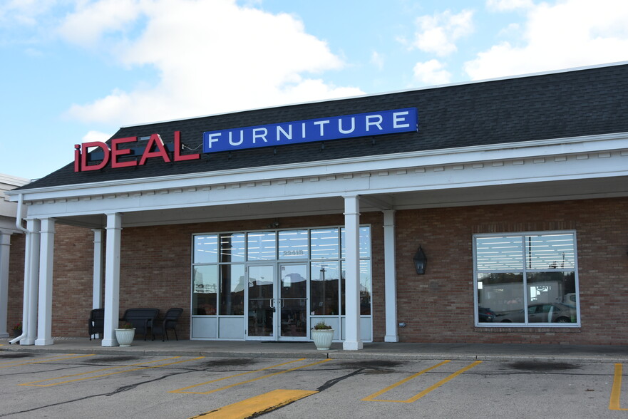 2241 Main St, Green Bay, WI for lease - Building Photo - Image 1 of 5