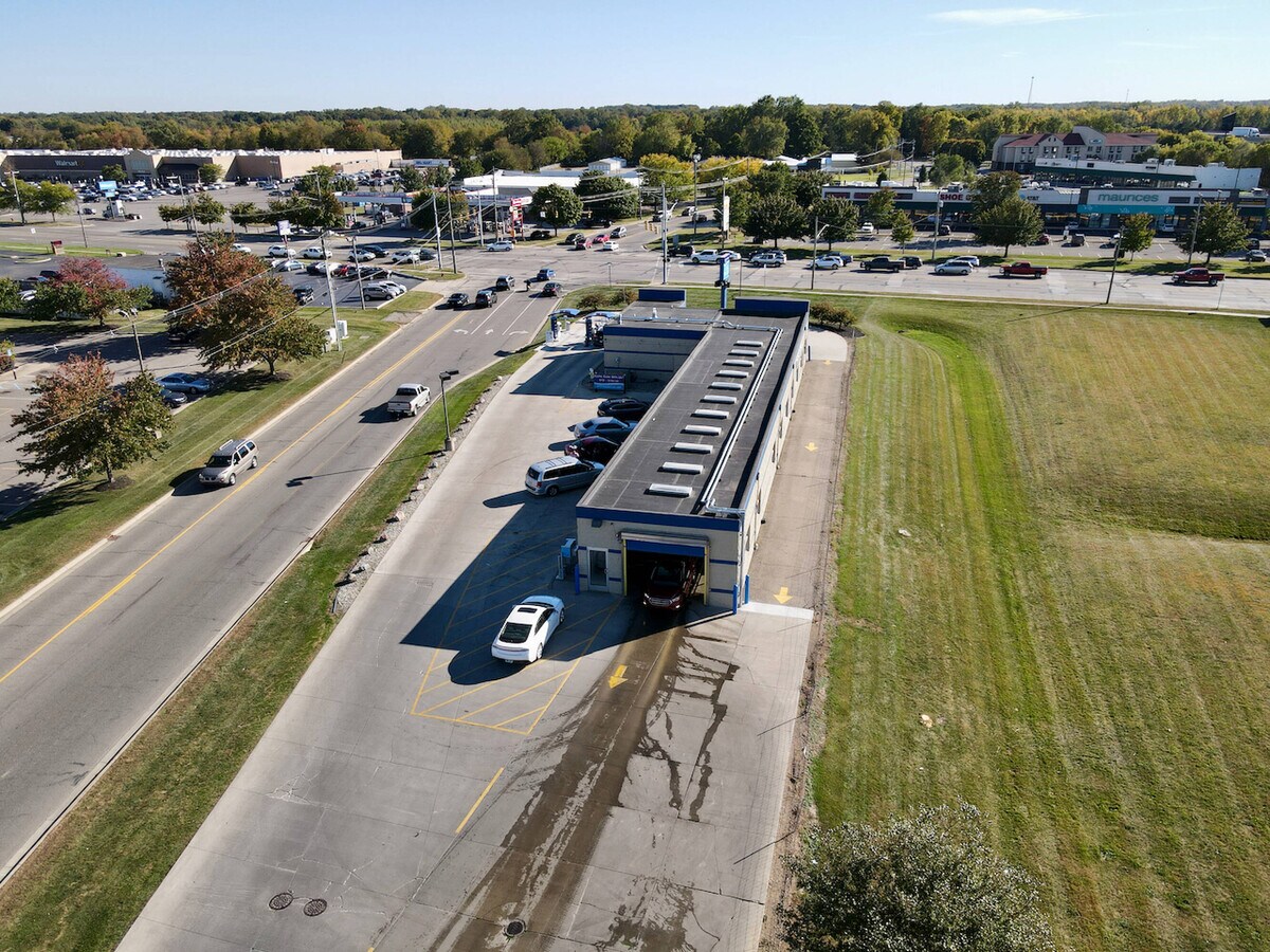 360 N Willowbrook Rd, Coldwater, MI 49036 WhiteWater Express Car Wash