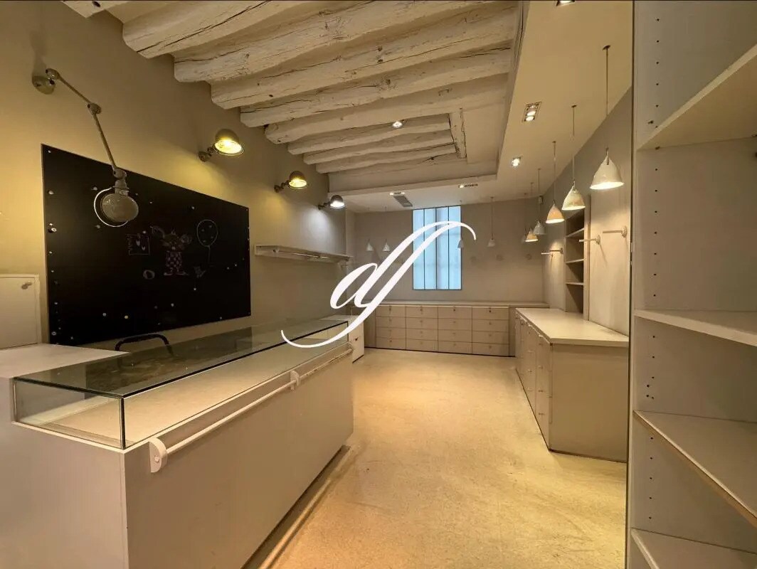 Retail in Paris for lease Building Photo- Image 1 of 4