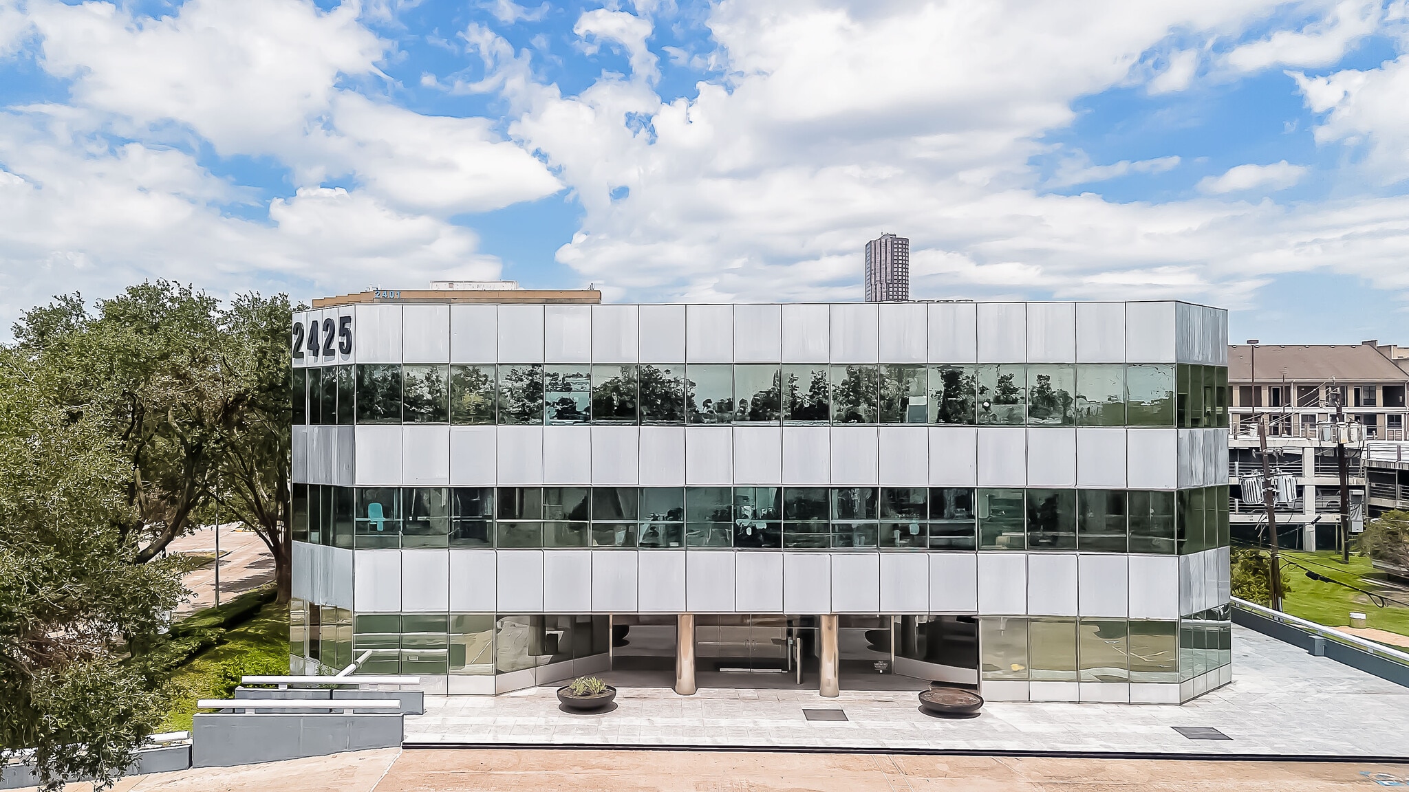 2425 Fountain View Dr, Houston, TX for lease Building Photo- Image 1 of 6