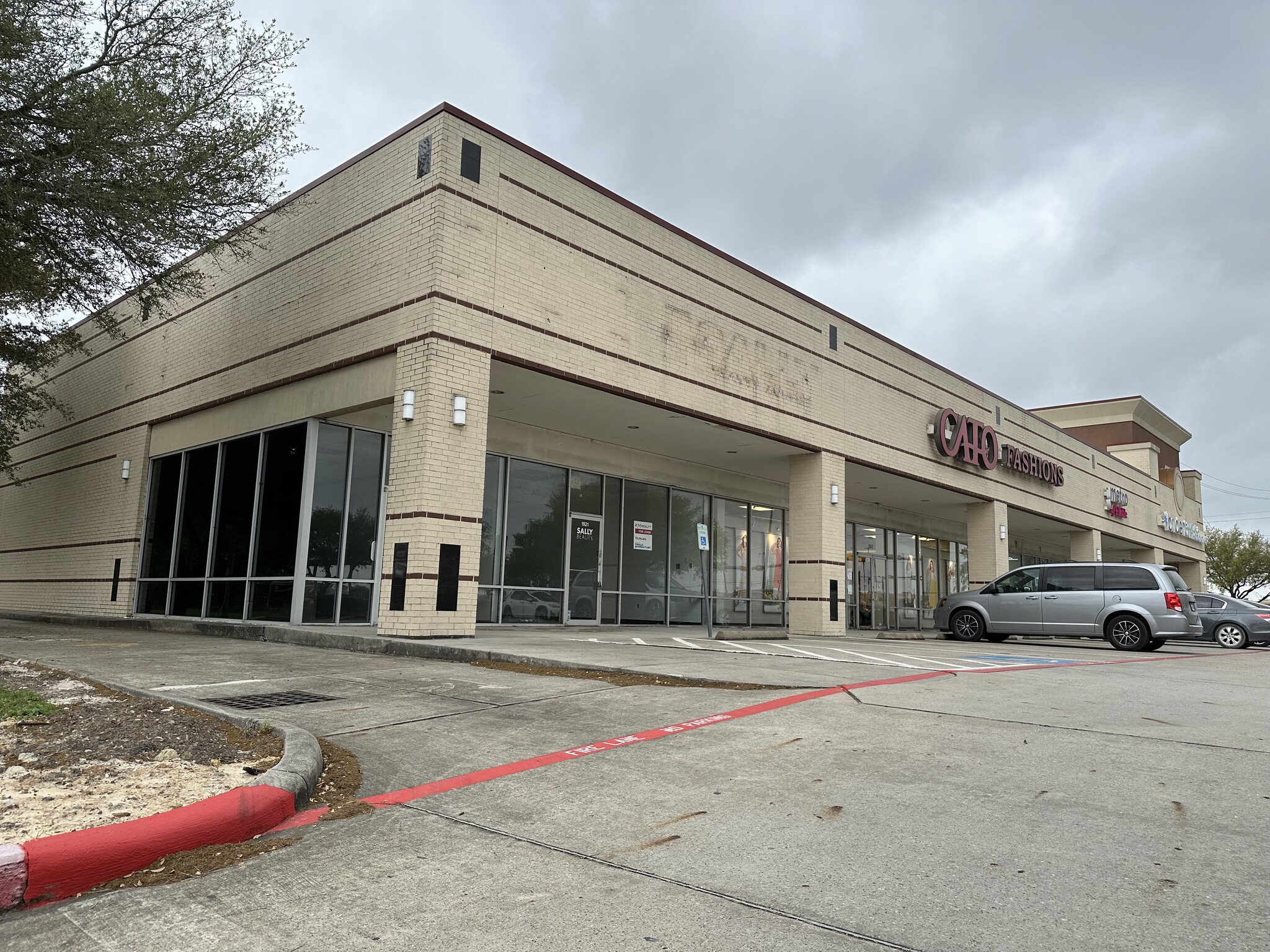 1921 N Main St, Pearland, TX 77581 - Pearland Central Plaza | LoopNet