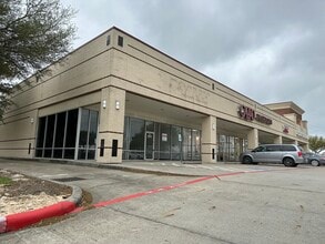 1921 N Main St, Pearland, TX for lease Building Photo- Image 1 of 6