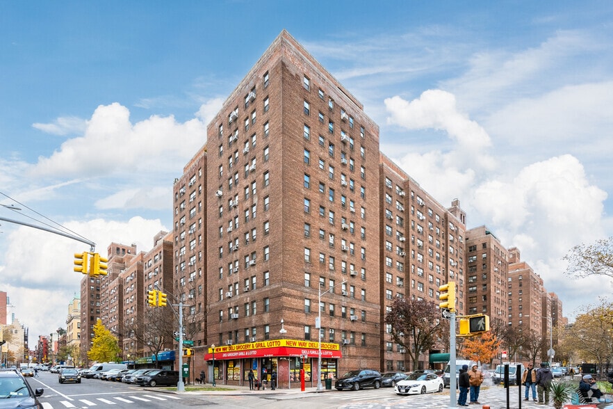 2 Monroe St, New York, NY for lease - Building Photo - Image 2 of 9