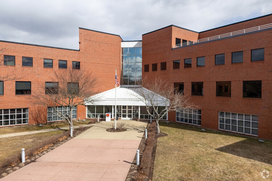 475 Kilvert St, Warwick, RI for lease - Building Photo - Image 1 of 15