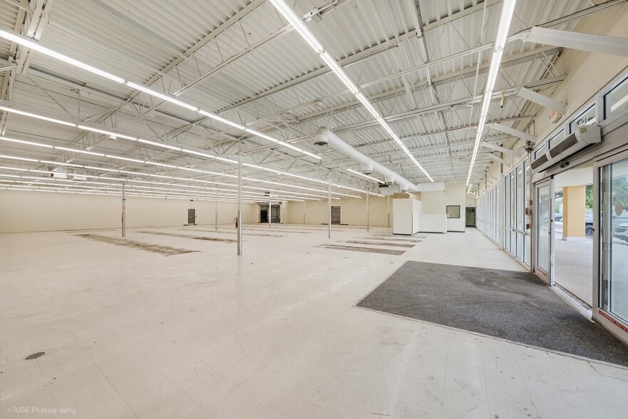 150-192 N Powerline Rd, Pompano Beach, FL for lease - Interior Photo - Image 2 of 16