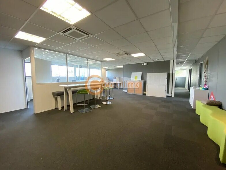 Office in Pessac for lease - Interior Photo - Image 2 of 8