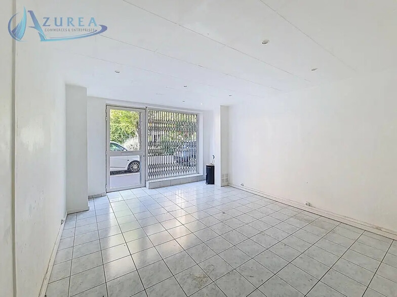 Retail in Nice for lease - Interior Photo - Image 2 of 6