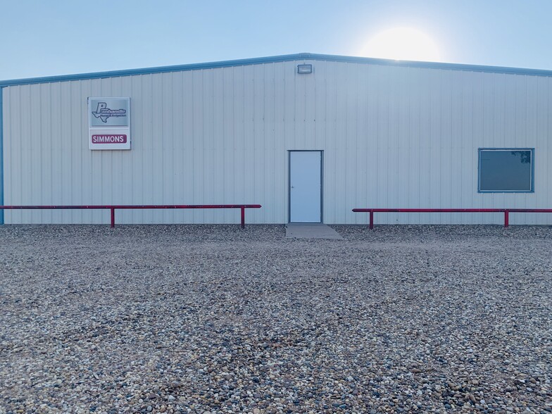 850 N Fm 1490, Levelland, TX for sale - Building Photo - Image 1 of 1