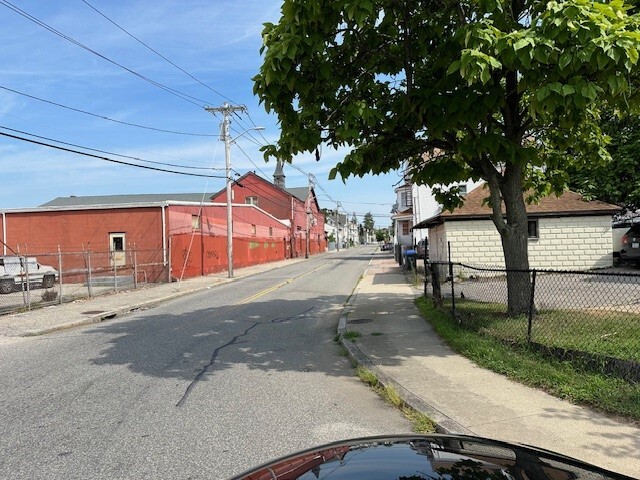 333 Bucklin St, Providence, RI for sale - Building Photo - Image 2 of 6