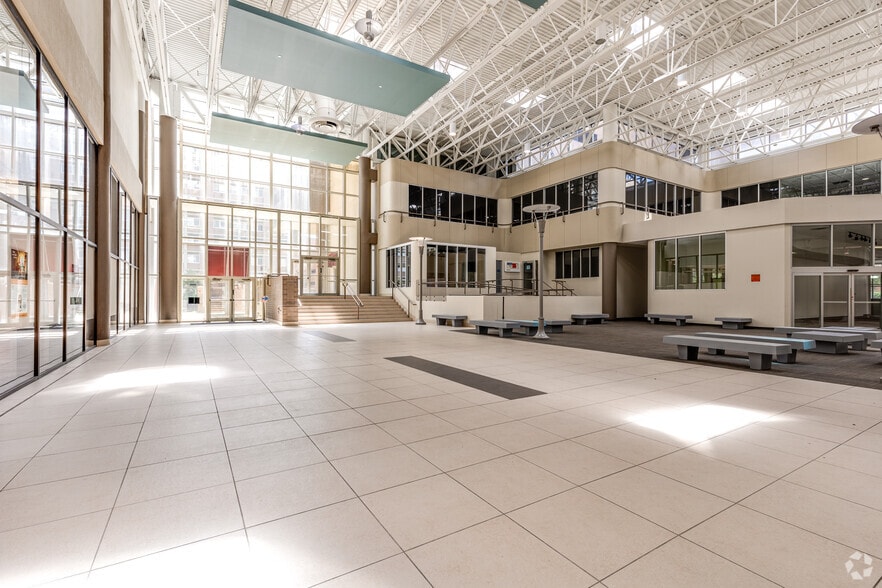 17 Exchange St W, Saint Paul, MN for sale - Interior Photo - Image 3 of 31