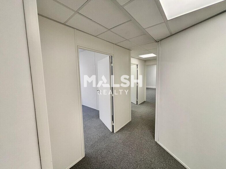 Office in Lyon for lease - Interior Photo - Image 3 of 10