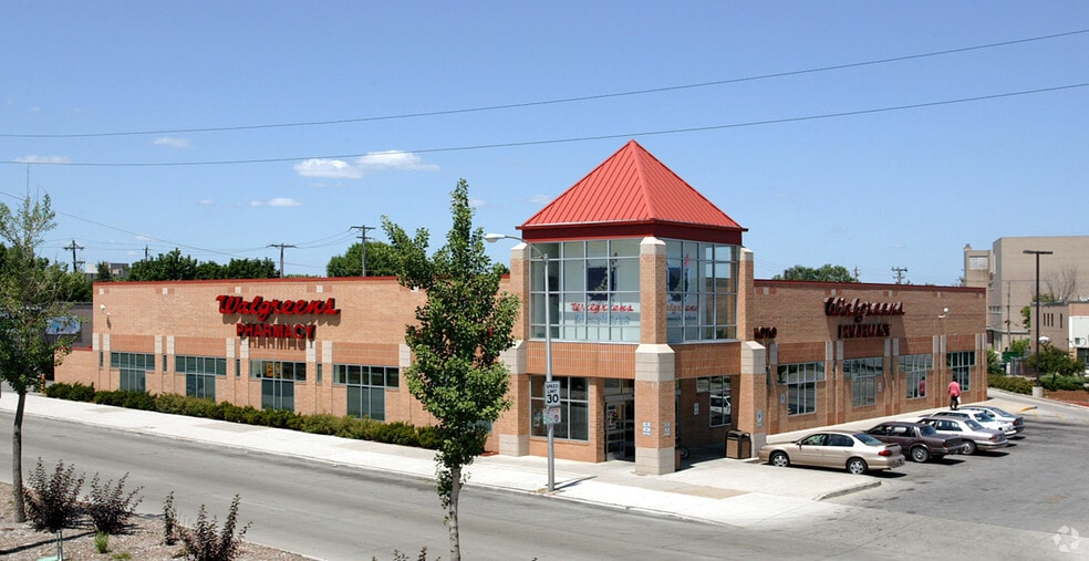 2222 W Capitol Dr, Milwaukee, WI for sale - Building Photo - Image 2 of 12