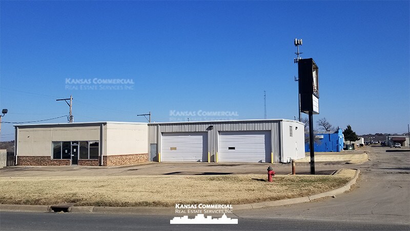 3106 SW Topeka Blvd, Topeka, KS for sale - Building Photo - Image 1 of 1