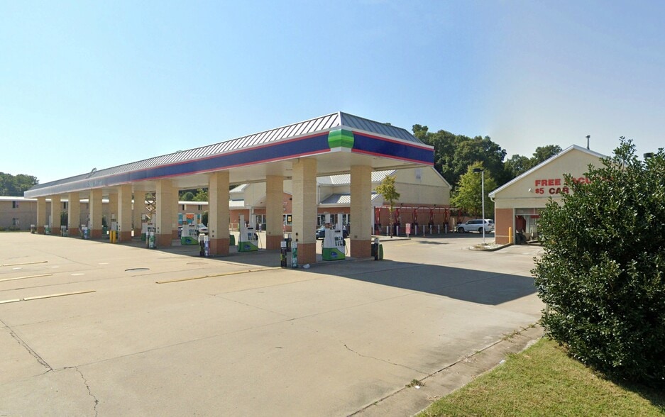 11005 Jefferson Ave, Newport News, VA for lease - Building Photo - Image 2 of 3