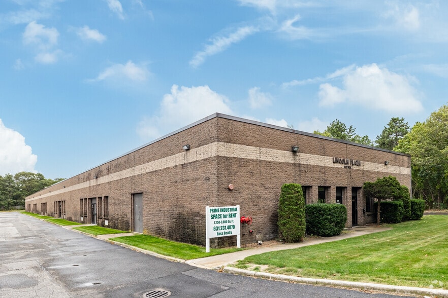 1521 Lincoln Ave, Holbrook, NY for sale - Primary Photo - Image 1 of 1