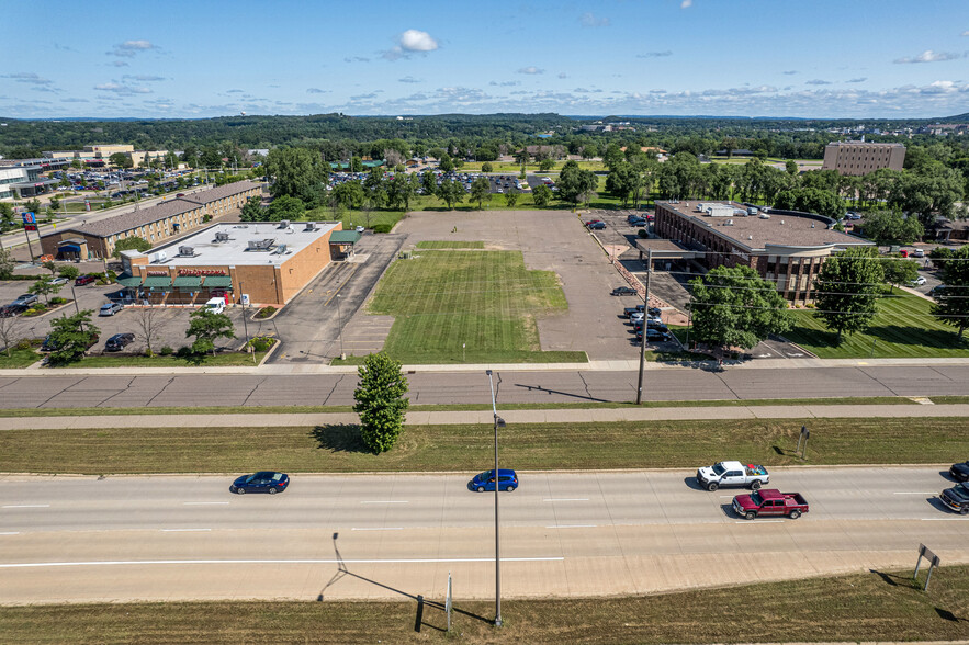 1104 W Clairemont Ave, Eau Claire, WI for sale - Aerial - Image 2 of 11