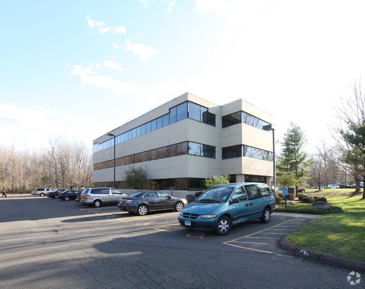 1 Northwestern Dr, Bloomfield, CT for sale - Building Photo - Image 2 of 8