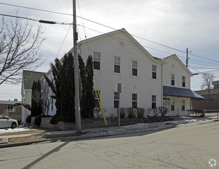 101 E Pier St, Port Washington, WI for lease - Building Photo - Image 3 of 9