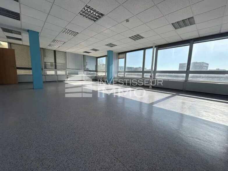 Office in Cergy for lease - Interior Photo - Image 2 of 11