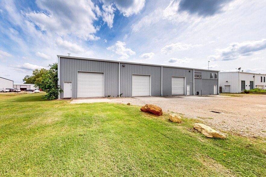 11544 Cockleburr Rd, Roanoke, TX for lease - Building Photo - Image 3 of 42