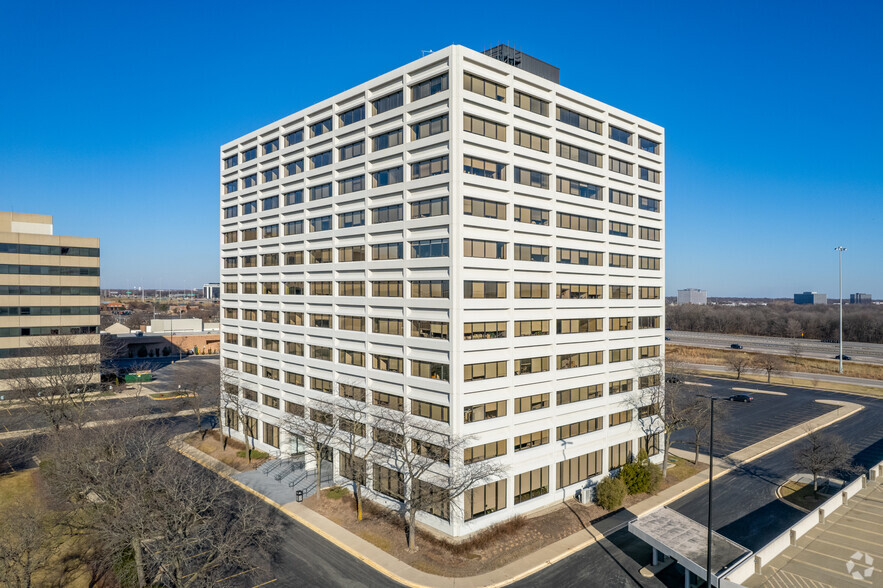 1051 Perimeter Dr, Schaumburg, IL for lease - Building Photo - Image 3 of 11