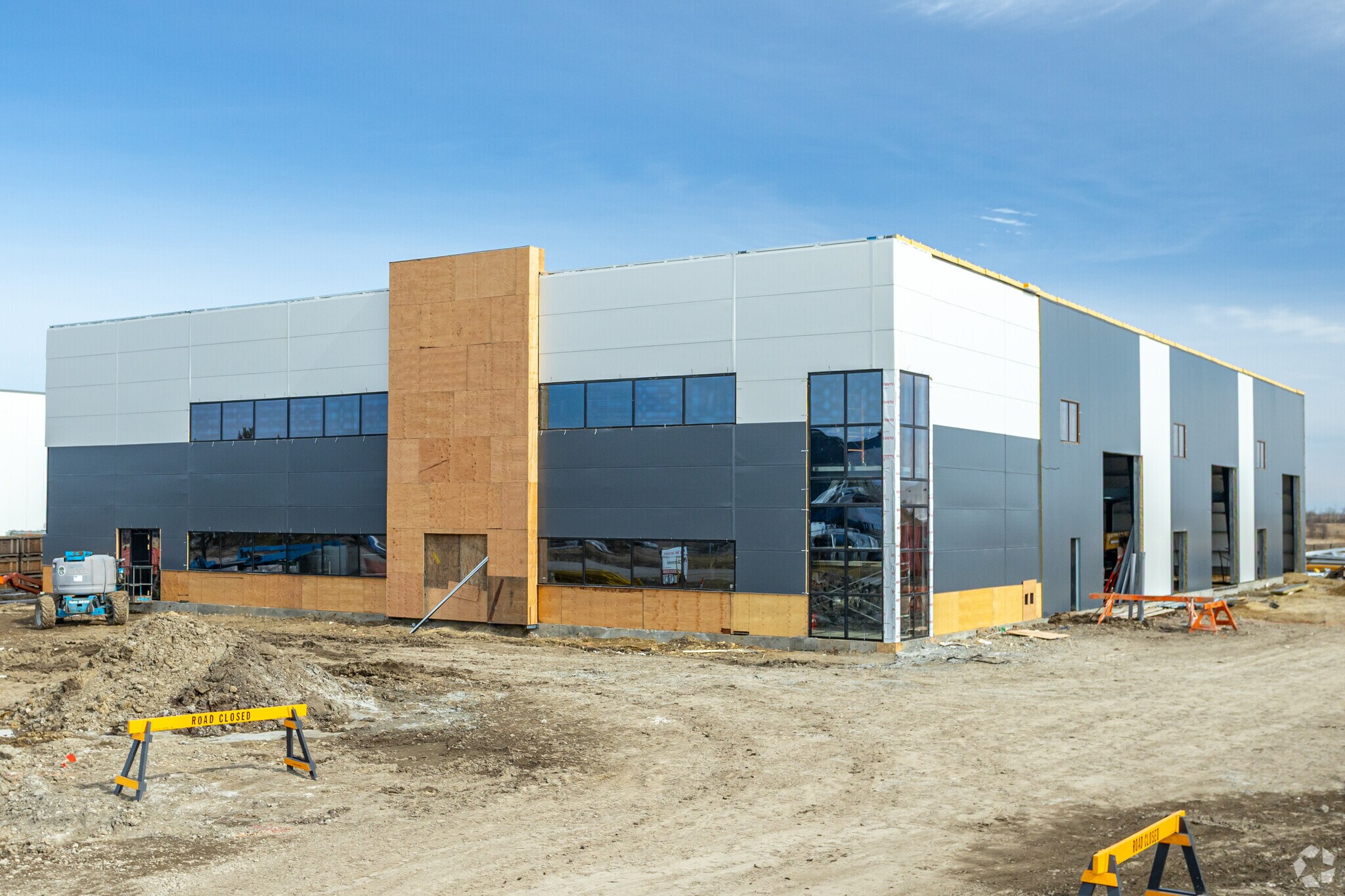 6205 39 St, Leduc, AB for sale Primary Photo- Image 1 of 1