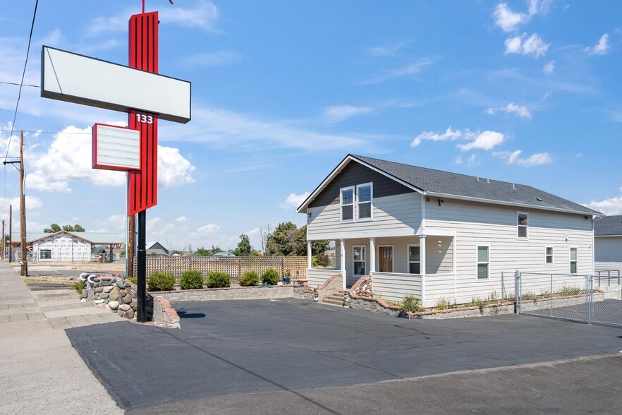 133 Main St, Phoenix, OR for sale - Building Photo - Image 2 of 18