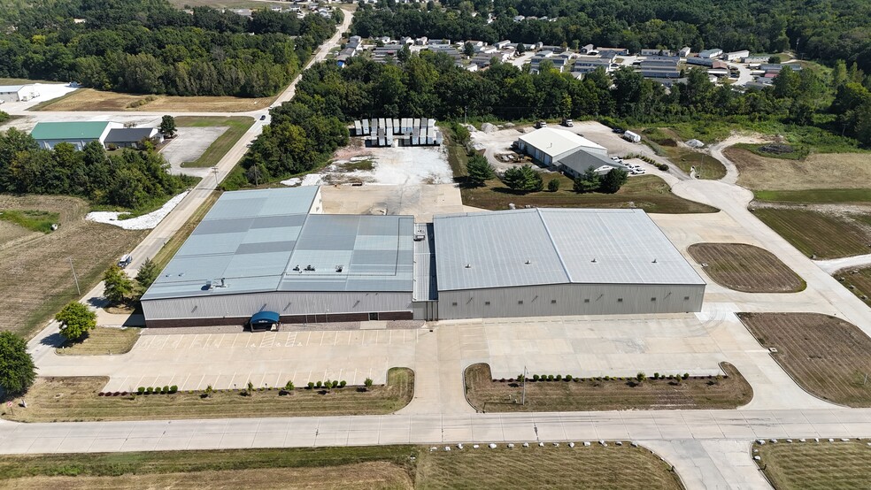 1011 Industrial Ct, Moscow Mills, MO for sale - Building Photo - Image 2 of 37