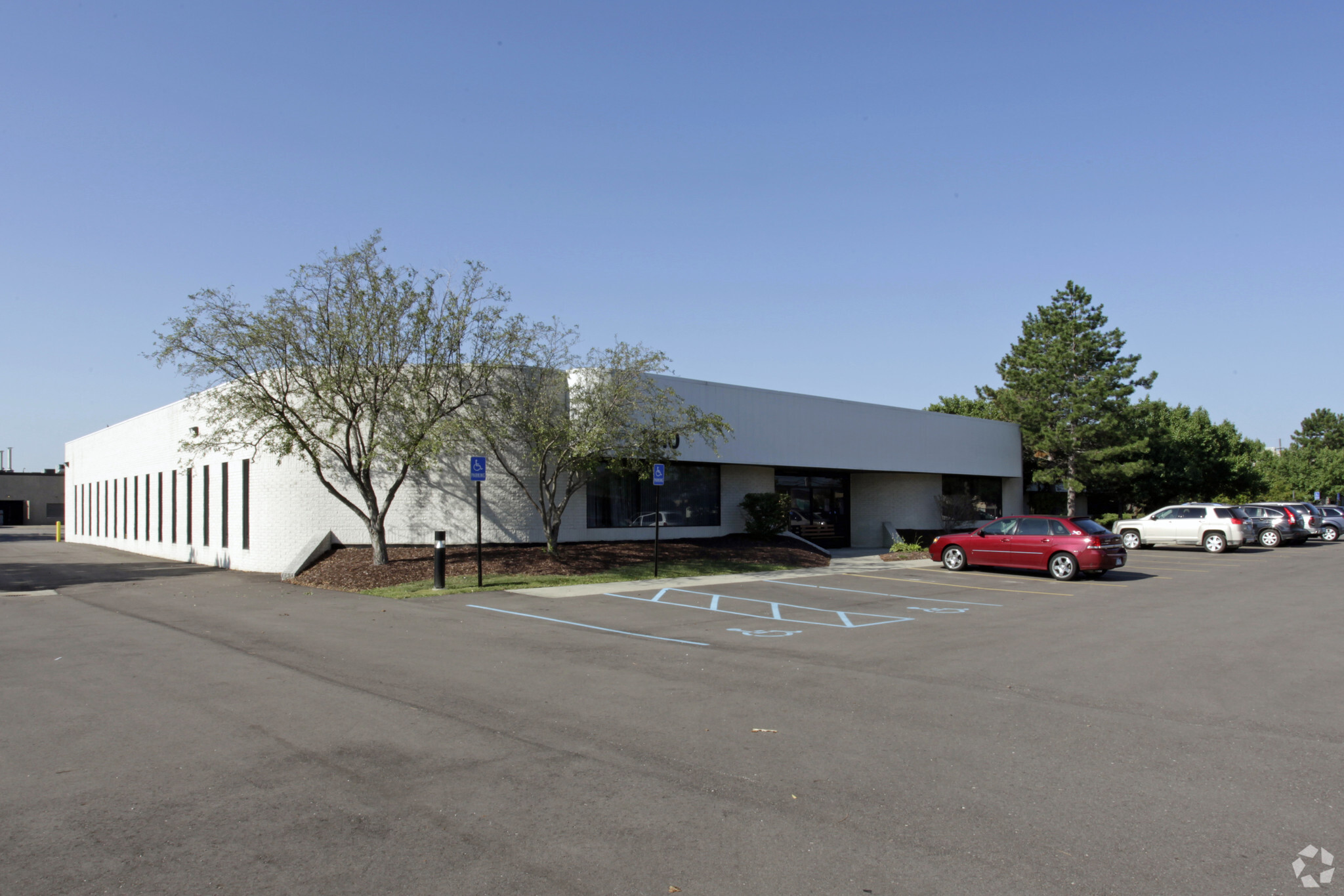 1410 E 14 Mile Road, Madison Heights, MI for lease Primary Photo- Image 1 of 12