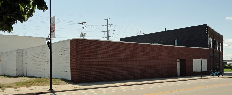 S Broadway Properties portfolio of 4 properties for sale on LoopNet.com - Building Photo - Image 3 of 5